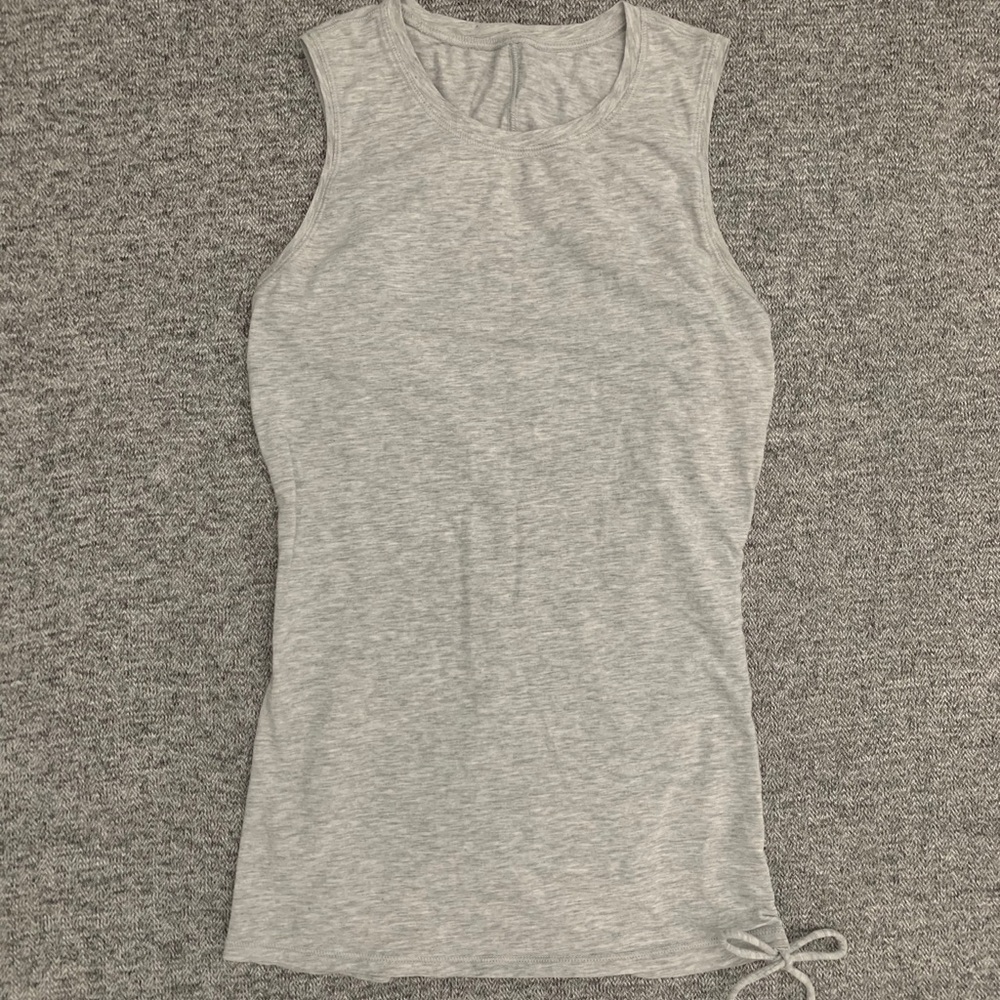 So cute! Lululemon Gray cinch it tank